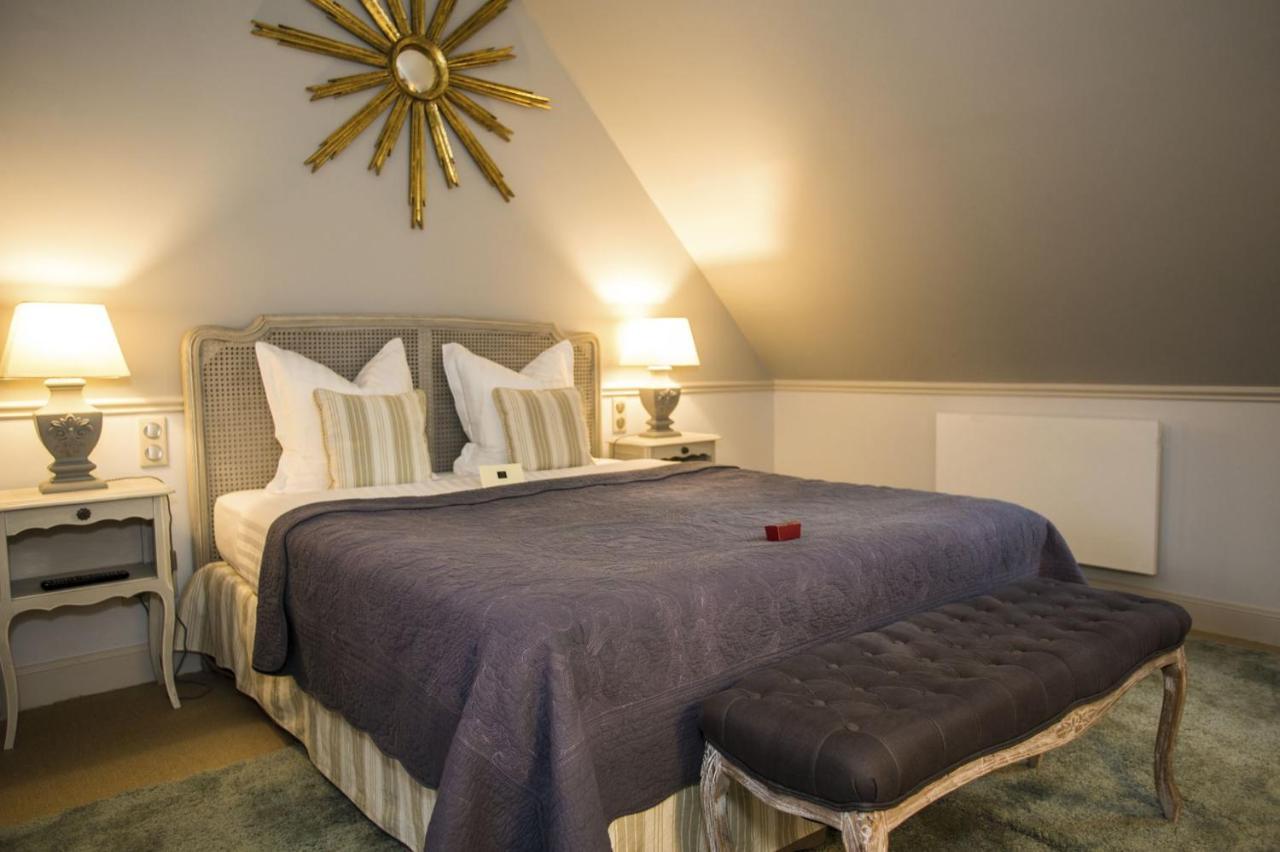 Le Manoir De Maucartier Bed & Breakfast Monnaie ภายนอก รูปภาพ