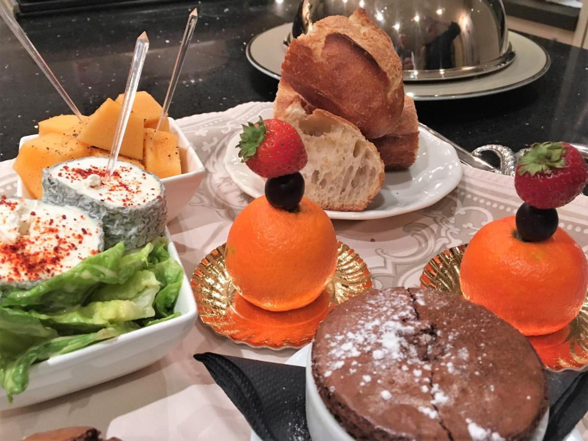Le Manoir De Maucartier Bed & Breakfast Monnaie ภายนอก รูปภาพ