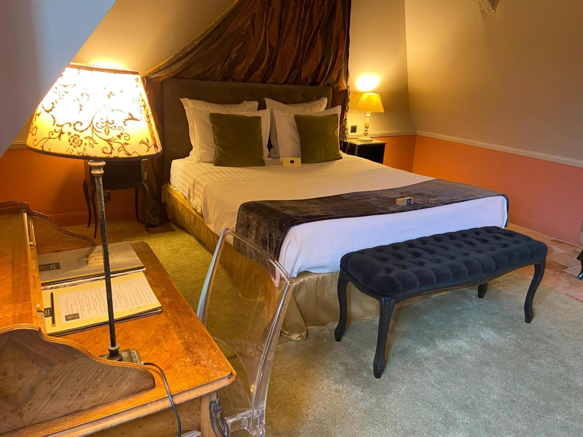 Le Manoir De Maucartier Bed & Breakfast Monnaie ภายนอก รูปภาพ